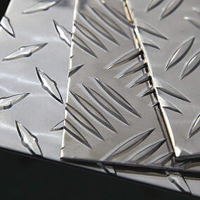 Купить дюралевый рифлёный лист ВД1АН 1.2x1200x2500 мм в Оренбурге